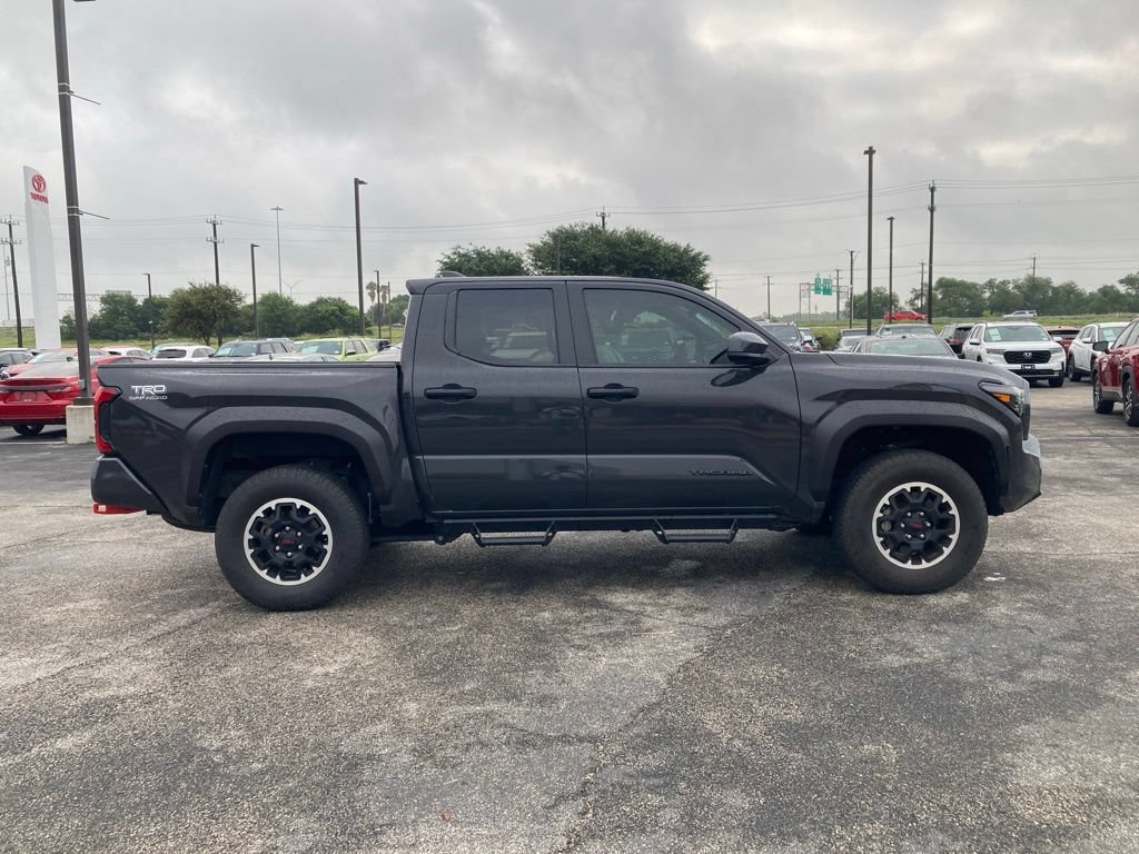 Used 2025 Toyota Tacoma TRD Off-Road AWD/4WD image 4