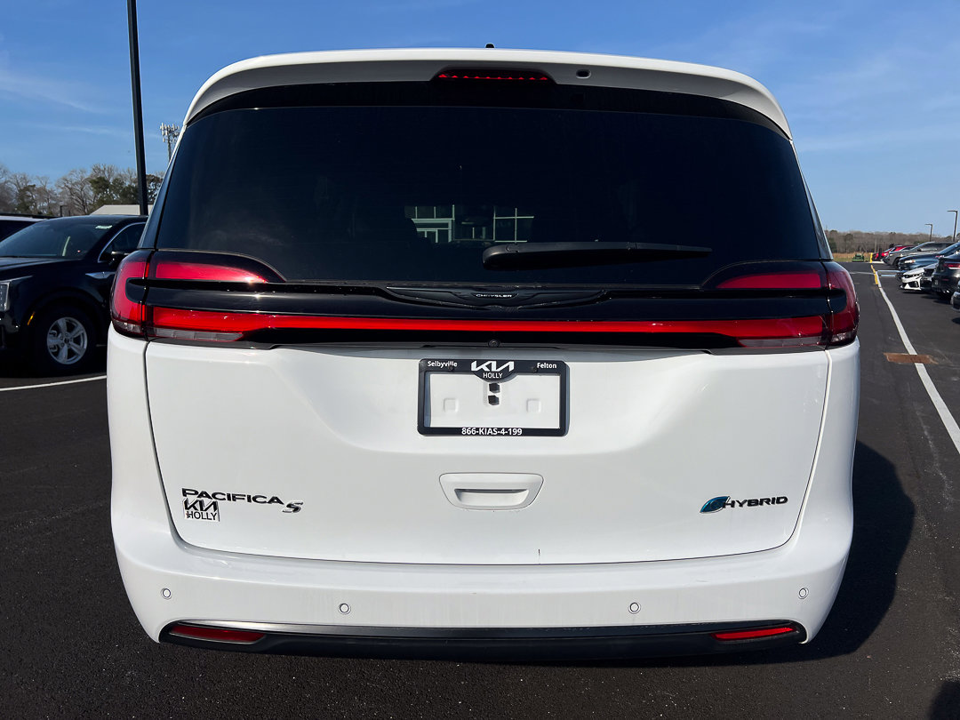 Used 2024 Chrysler Pacifica Limited image 4