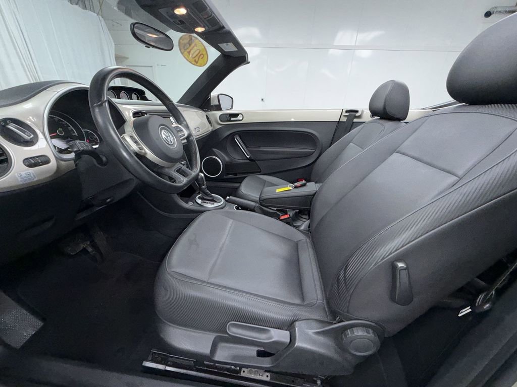 Used 2015 Volkswagen Beetle TDI image 3