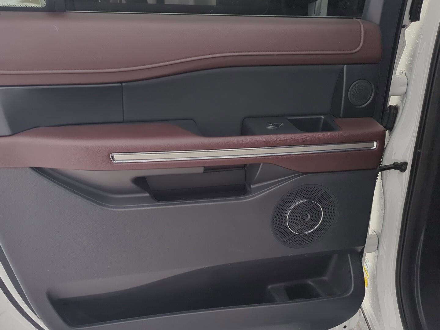 Used 2022 Ford Expedition Max Limited image 21