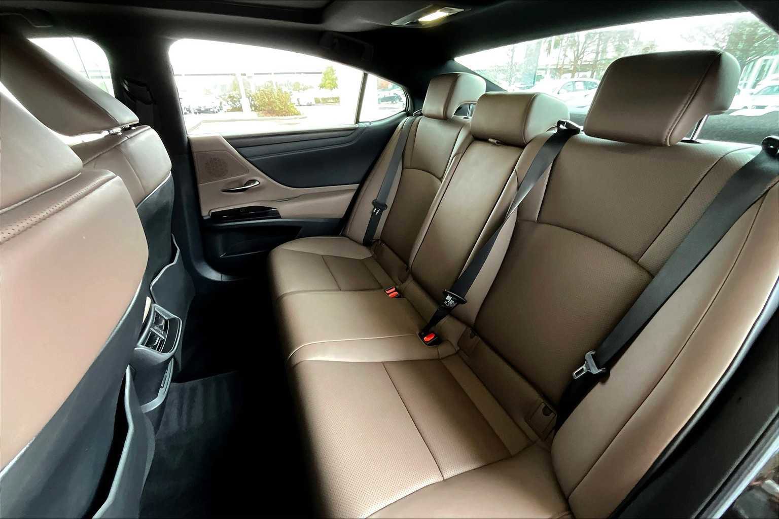 Used 2024 Lexus ES 350 w/ Premium Package image 19