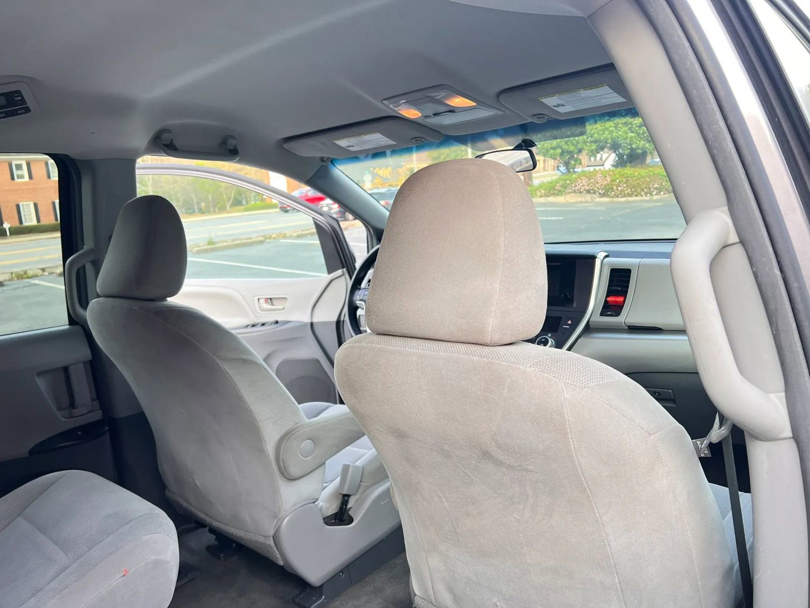 Used 2015 Toyota Sienna L image 14