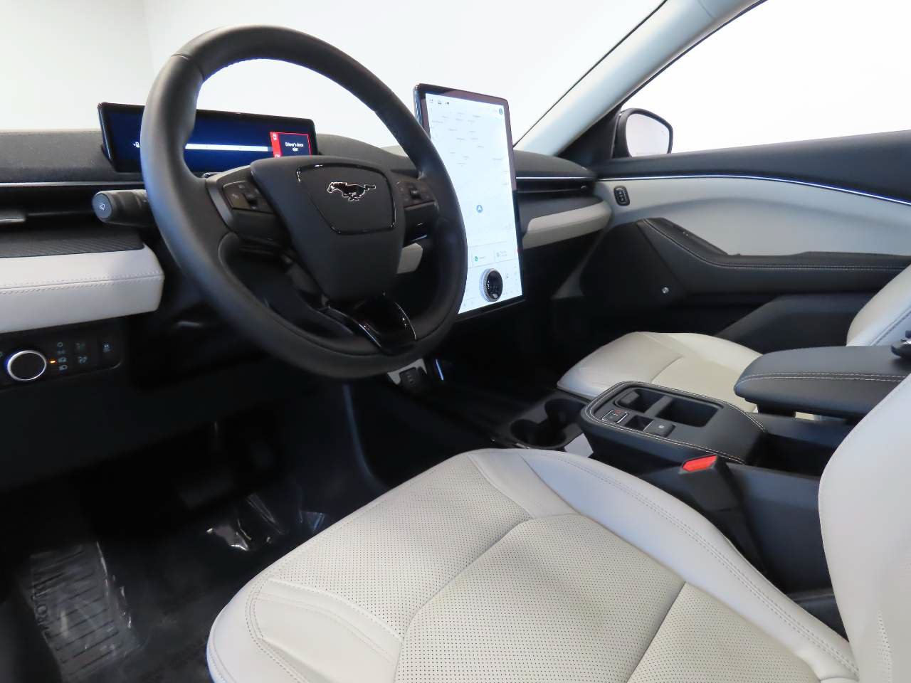 Used 2025 Ford Mustang Mach-E Premium AWD/4WD image 8