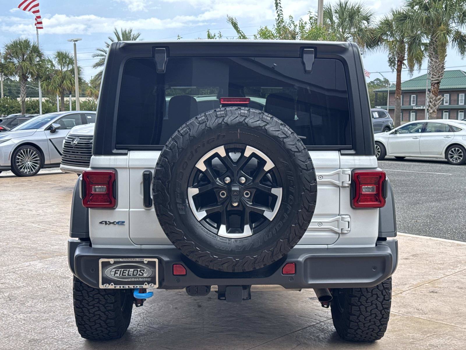 Used 2025 Jeep Wrangler Unlimited Rubicon 4xe w/ Safety Group AWD/4WD image 4