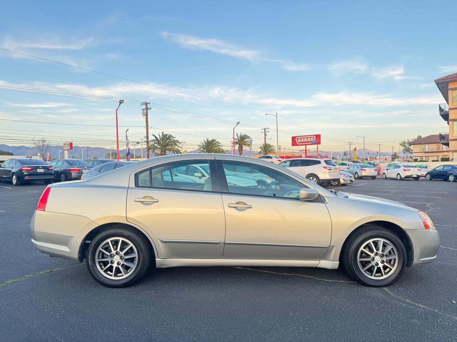 Used 2005 Mitsubishi Galant ES image 10