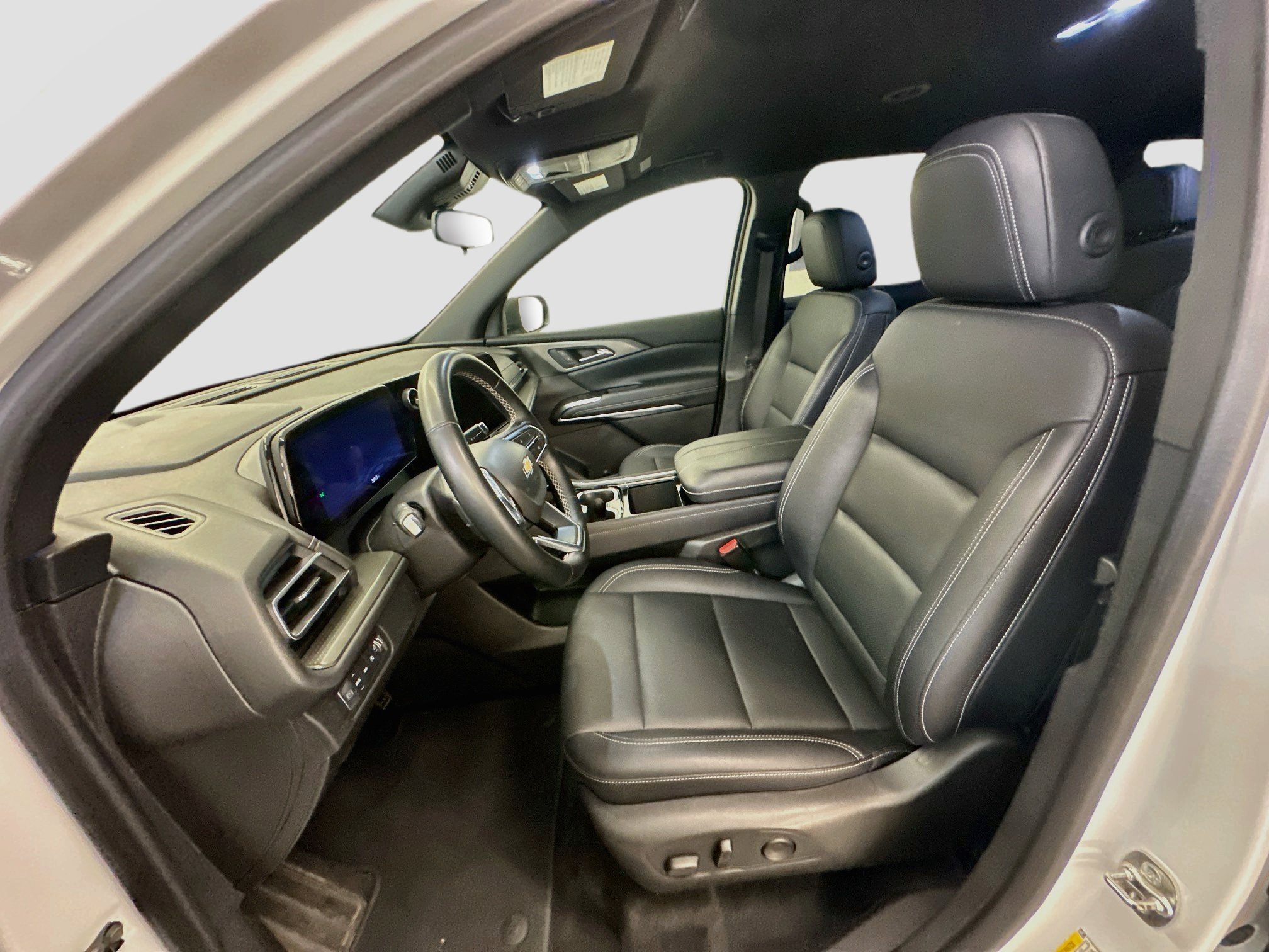 Used 2025 Chevrolet Traverse LT AWD/4WD image 13