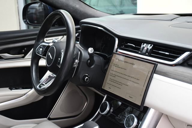 Used 2022 Jaguar XF R-Dynamic SE image 30