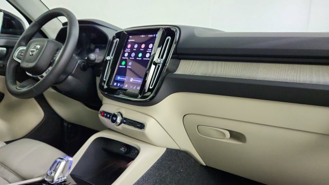 New 2026 Volvo XC40 B5 Plus w/ Protection Package Premier AWD/4WD image 33
