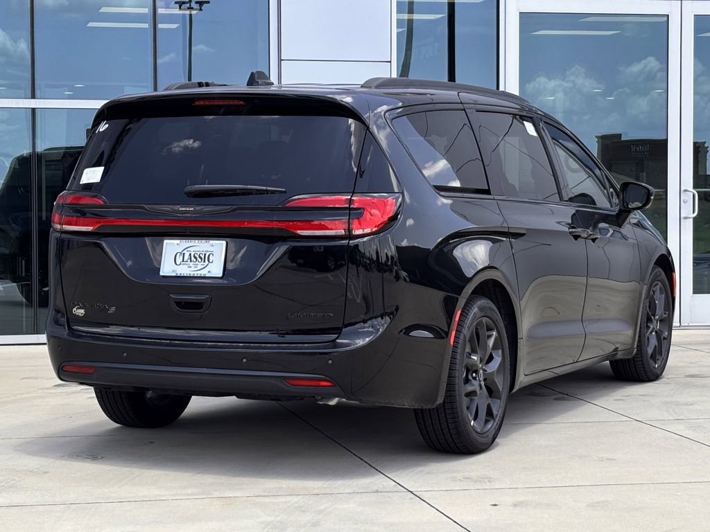 New 2025 Chrysler Pacifica Limited w/ Uconnect Theater Family Group image 4