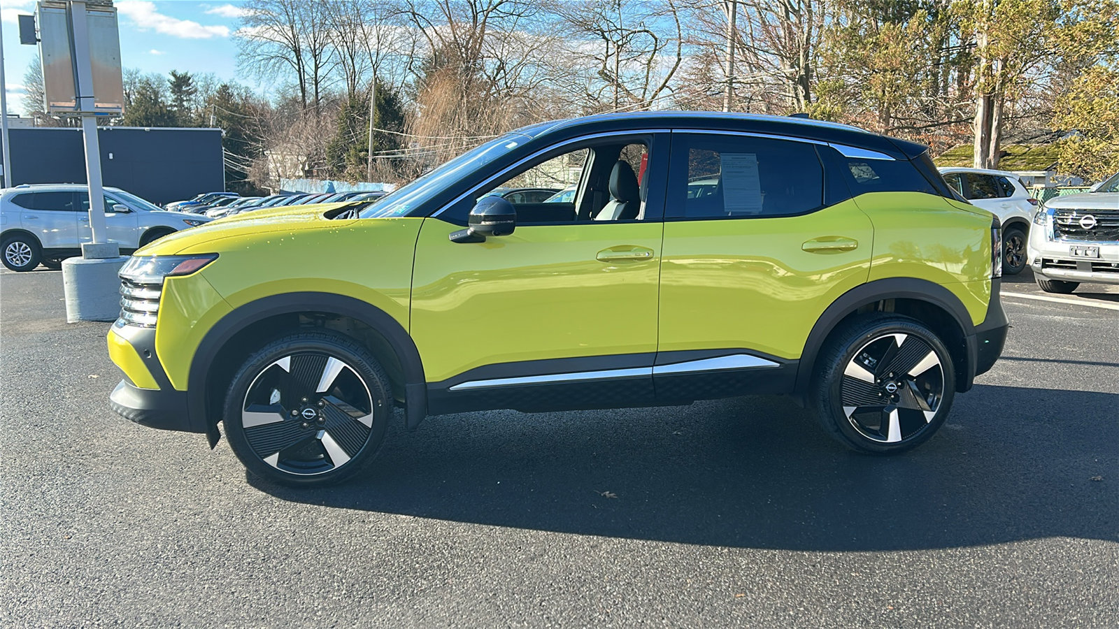 Certified 2025 Nissan Kicks SR image 4