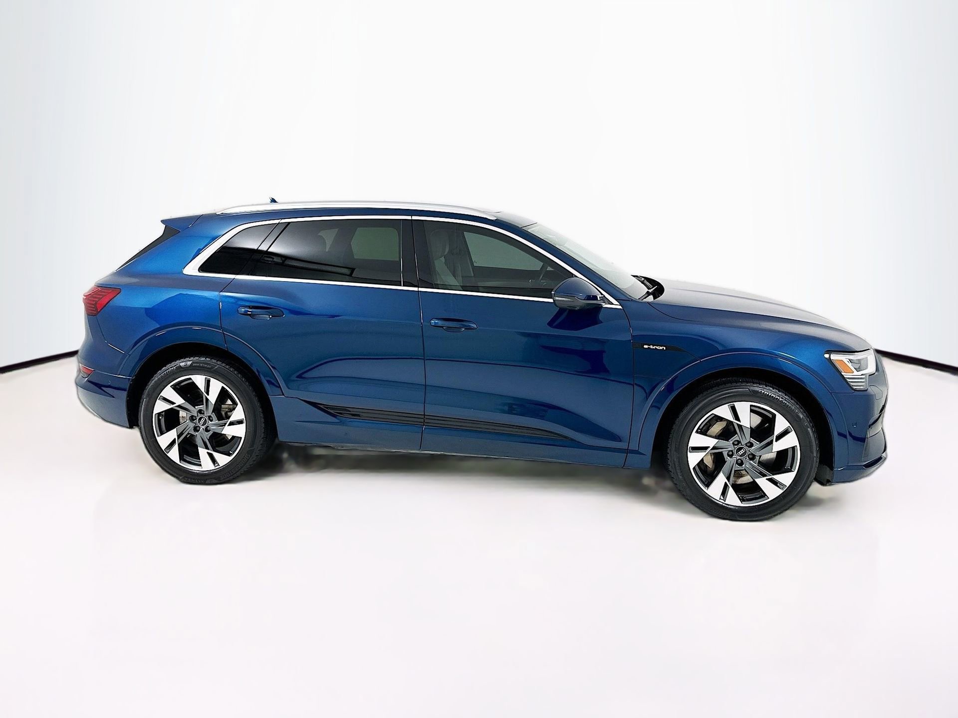 Used 2022 Audi e-tron Premium Plus AWD/4WD image 9