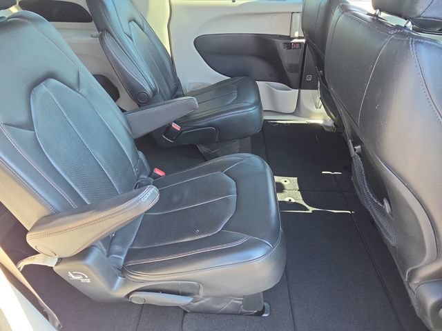 Used 2019 Chrysler Pacifica Touring-L FWD image 17