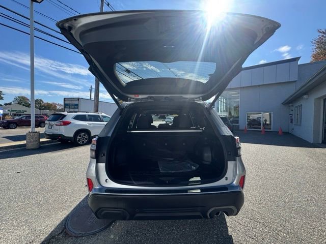 Used 2025 Subaru Forester Limited image 11