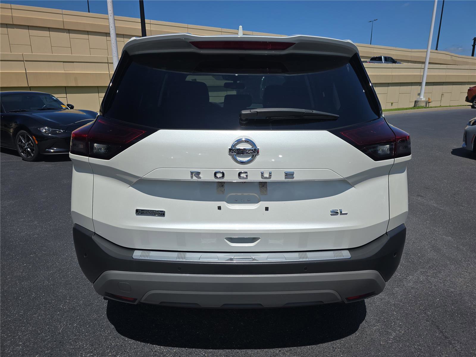Used 2021 Nissan Rogue SL w/ Premium Package FWD image 4