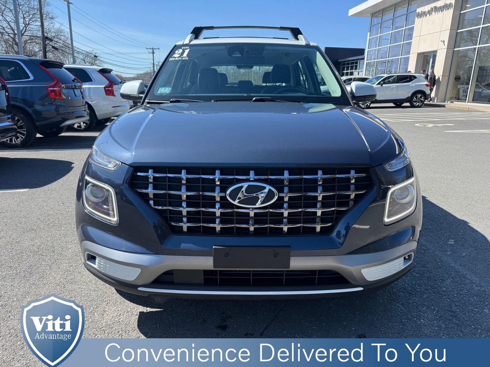 Used 2021 Hyundai Venue FWD image 3