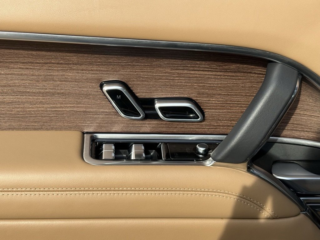 Certified 2024 Land Rover Range Rover SE image 16