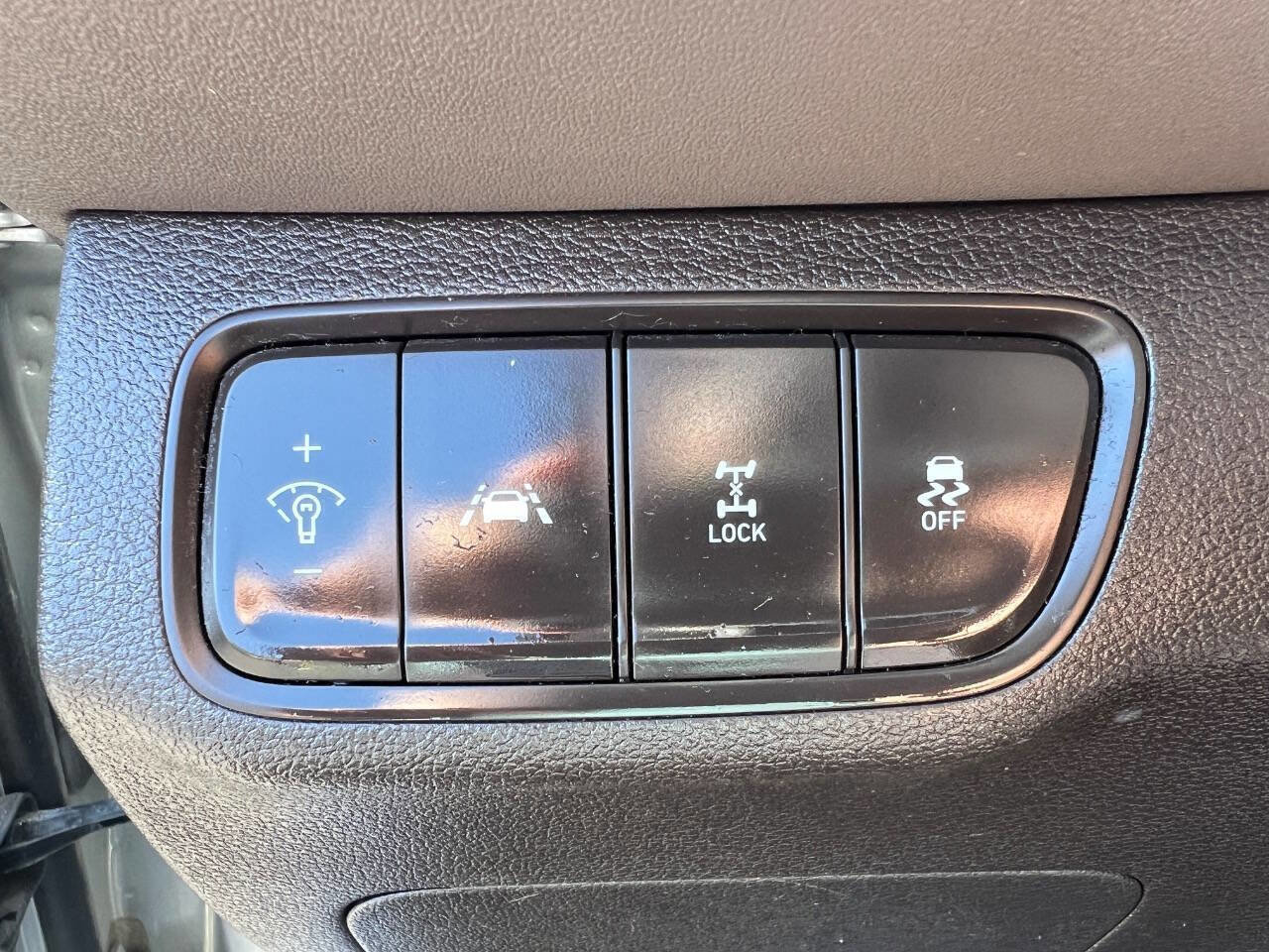 Used 2020 Hyundai Santa Fe SE image 17