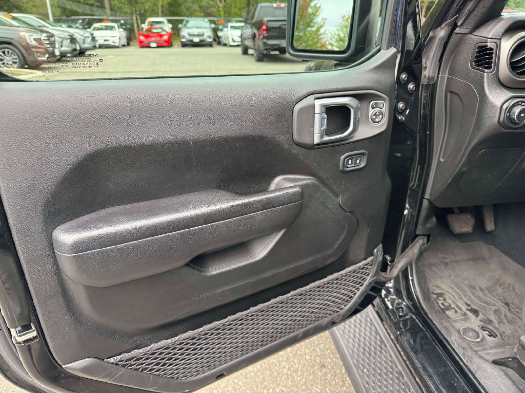 Used 2022 Jeep Wrangler Sport AWD/4WD image 16