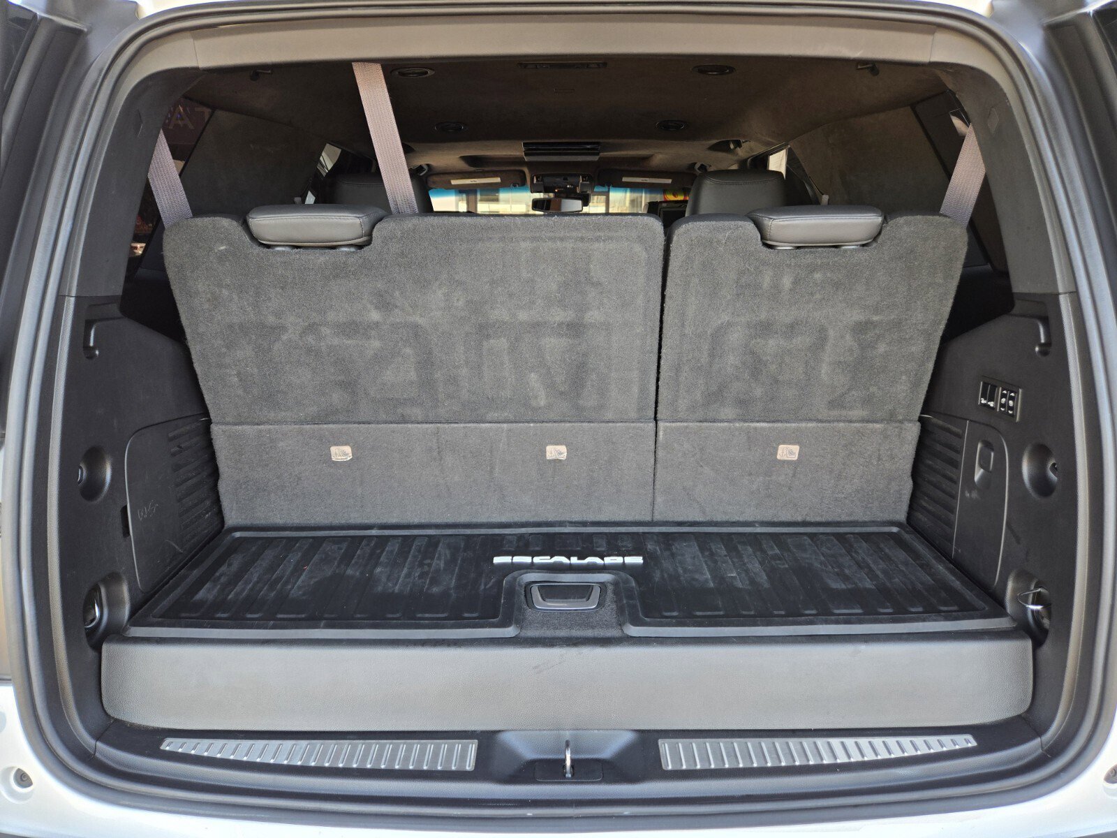 Used 2016 Cadillac Escalade Platinum image 12