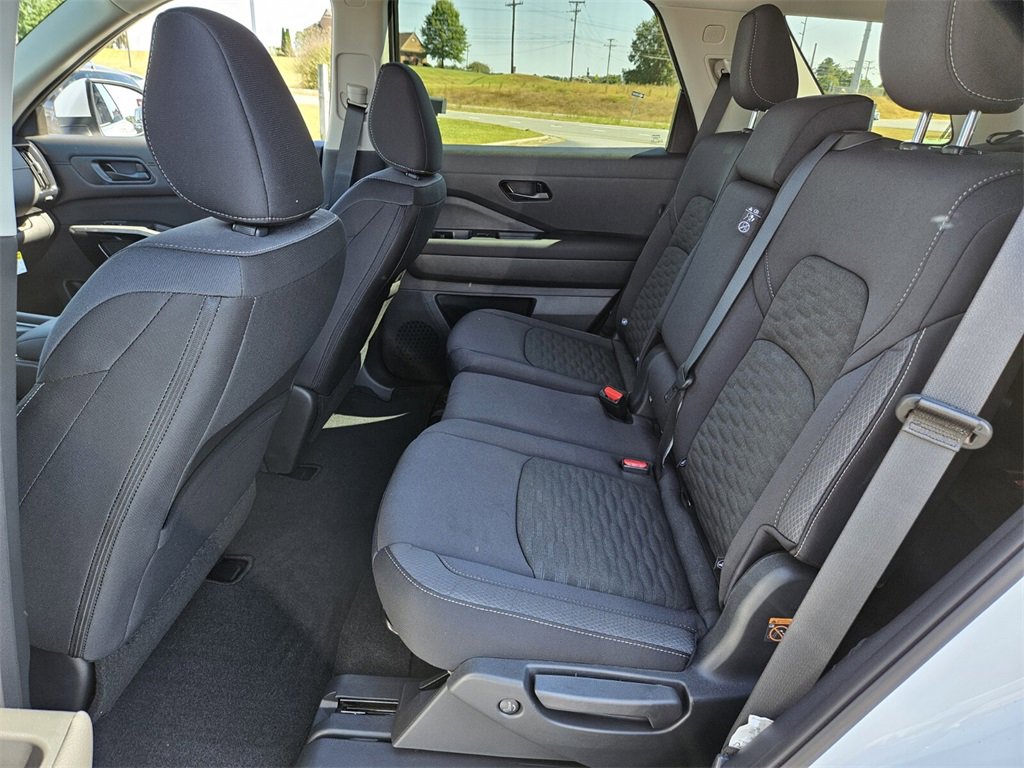 New 2025 Nissan Pathfinder SV w/ Cargo Package image 5