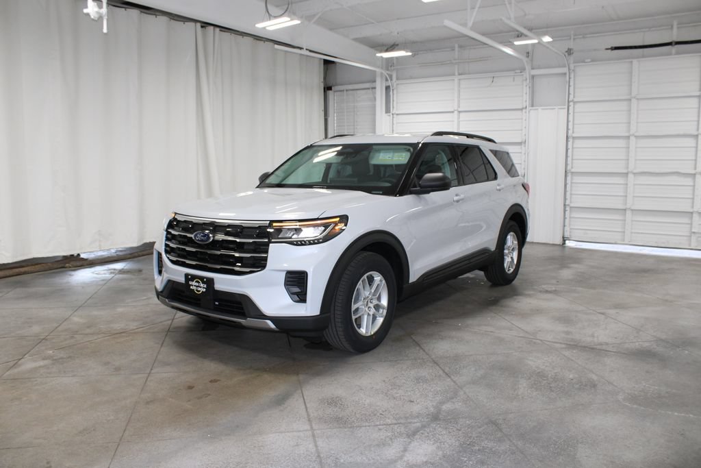 New 2026 Ford Explorer Active RWD image 3
