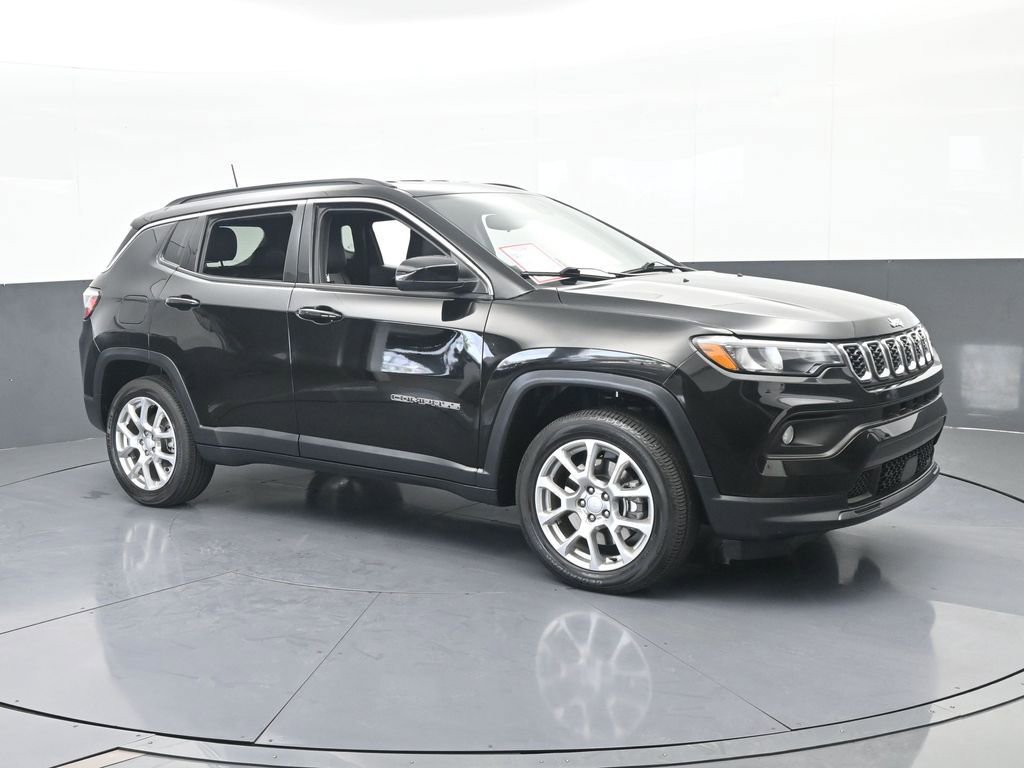 Used 2024 Jeep Compass Latitude image 8
