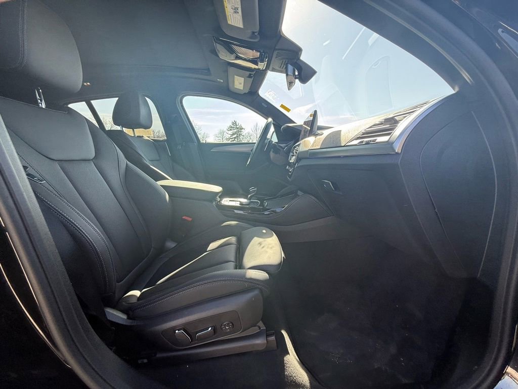 Used 2025 BMW X4 xDrive30i image 32
