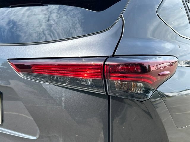 Used 2025 Toyota Highlander XLE AWD/4WD image 11