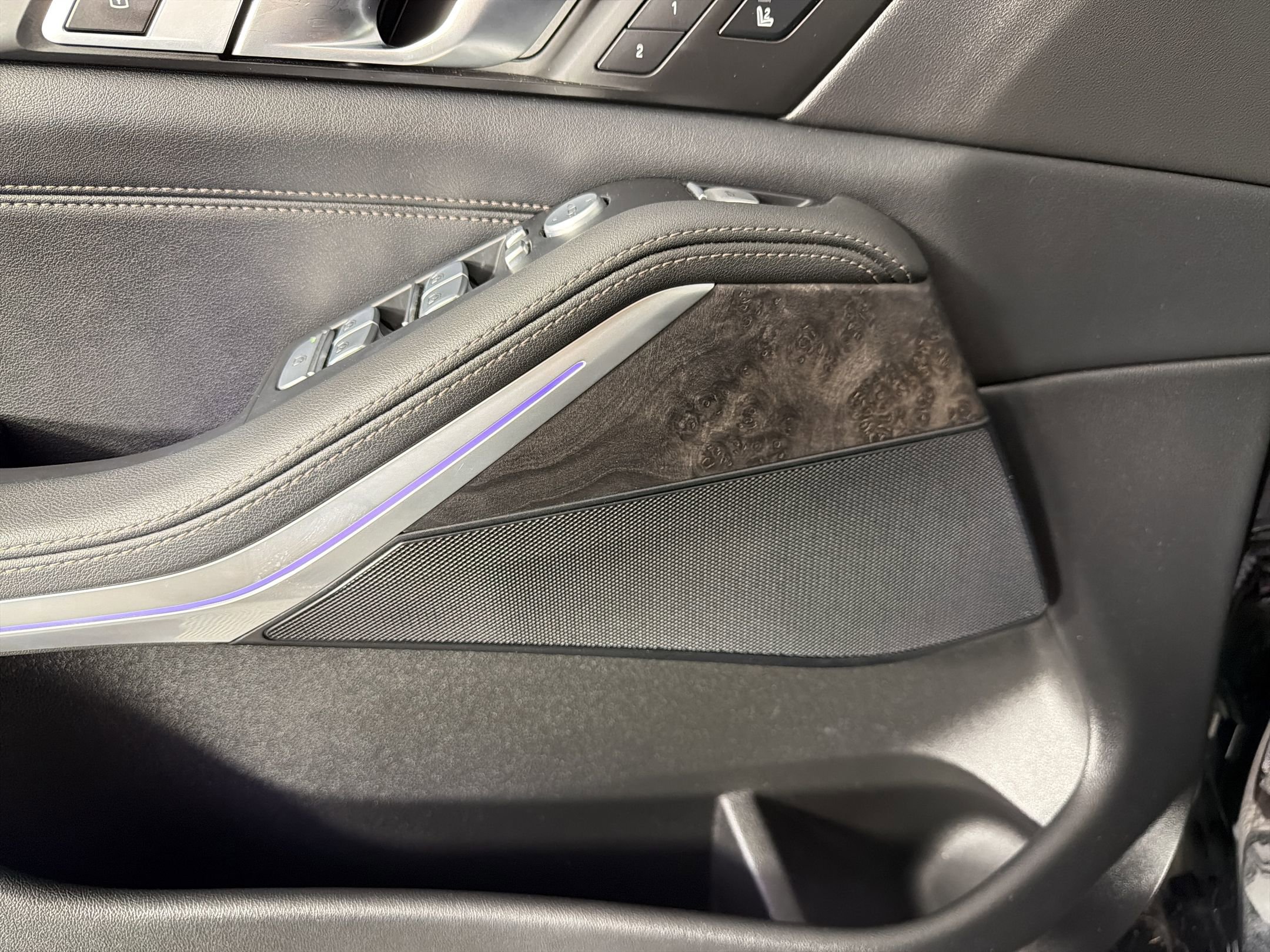 Used 2024 BMW X7 xDrive40i w/ Climate Comfort Package AWD/4WD image 21