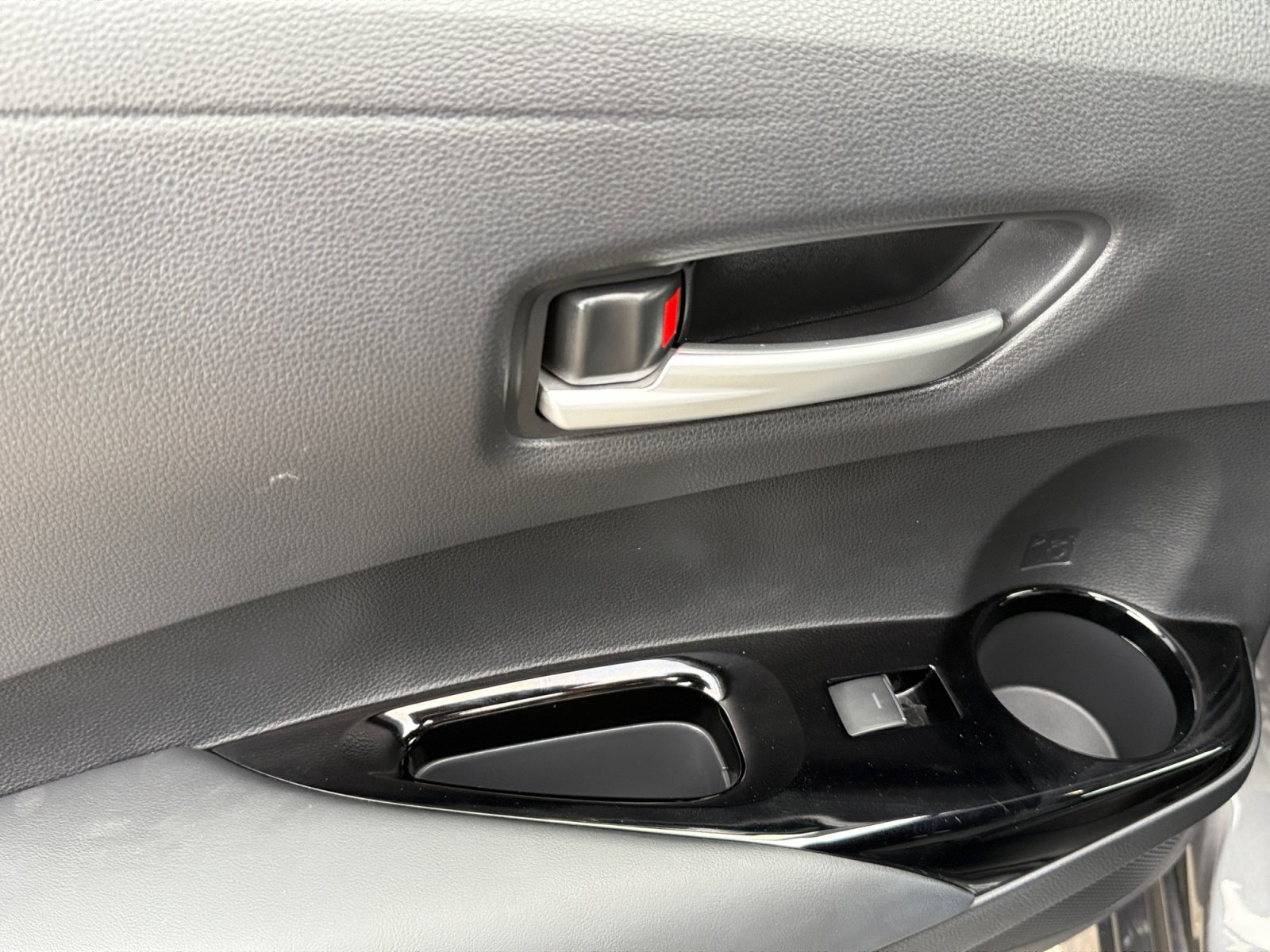 Used 2025 Toyota Corolla XSE FWD image 19