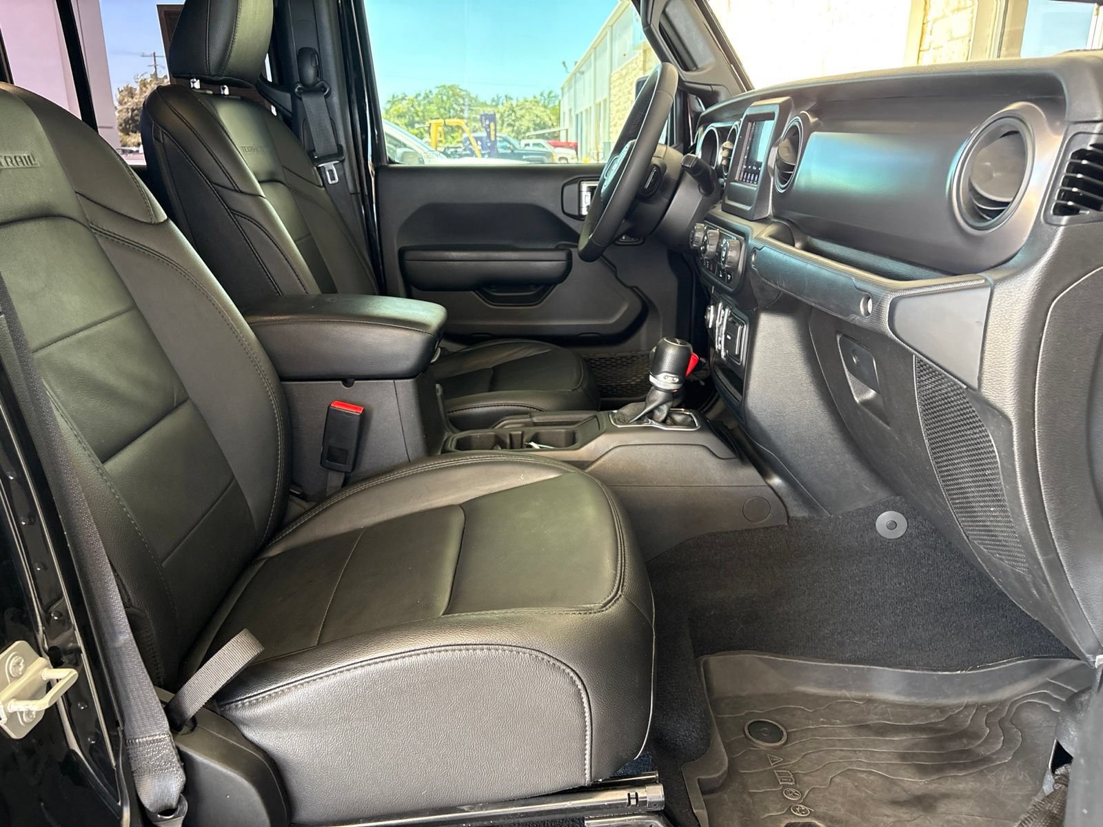 Used 2023 Jeep Gladiator Sport AWD/4WD image 17