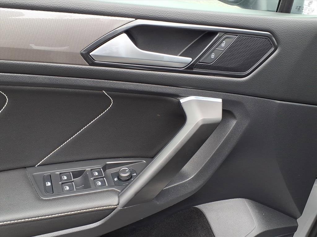 Used 2023 Volkswagen Tiguan SE image 18