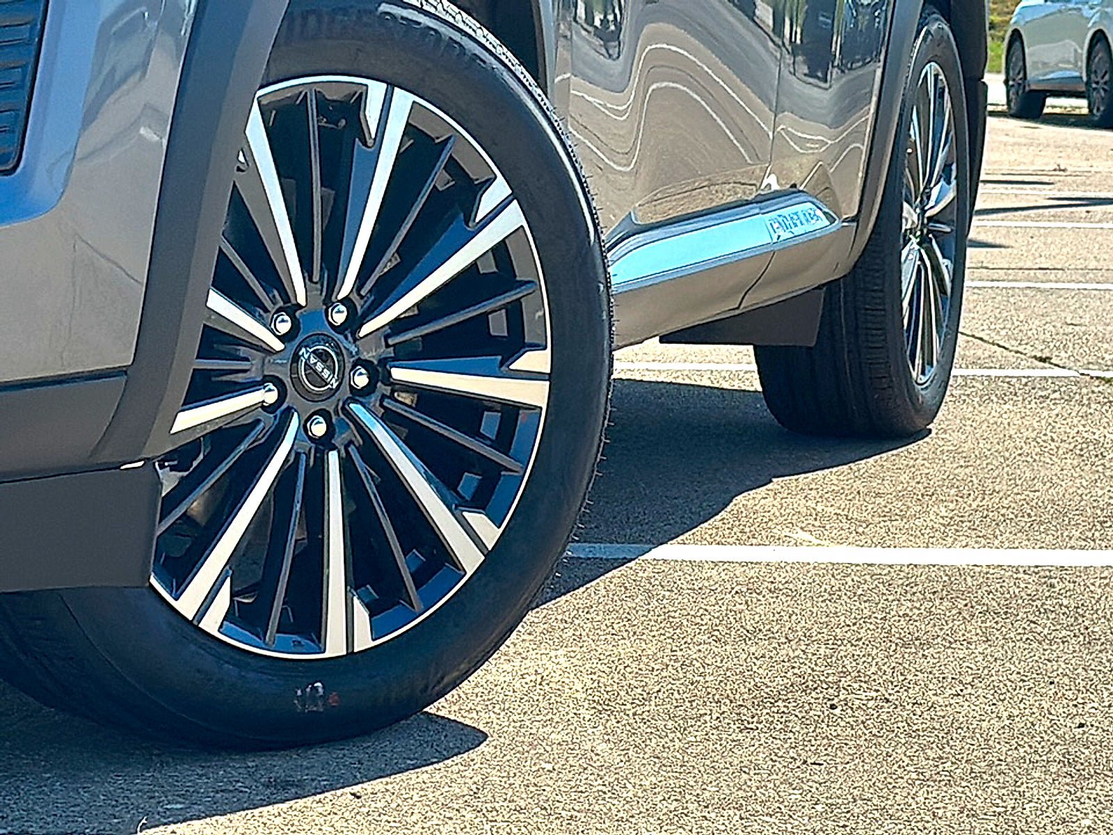 New 2026 Nissan Pathfinder Platinum w/ Accent Package FWD image 3