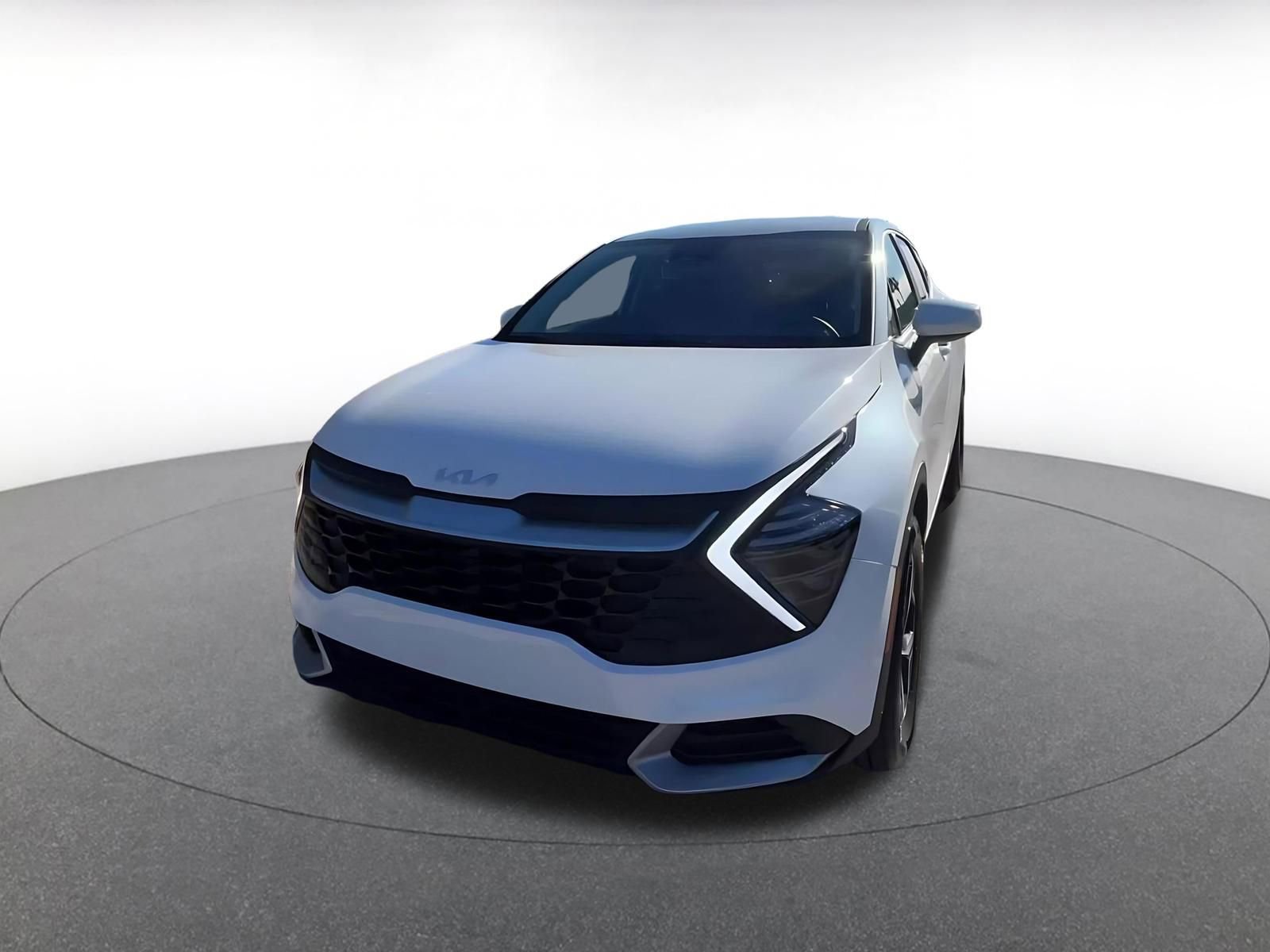 Used 2025 Kia Sportage LX image 7