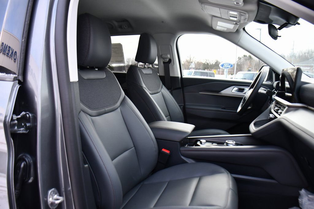 Used 2026 Ford Explorer Active w/ Active Comfort Package AWD/4WD image 16