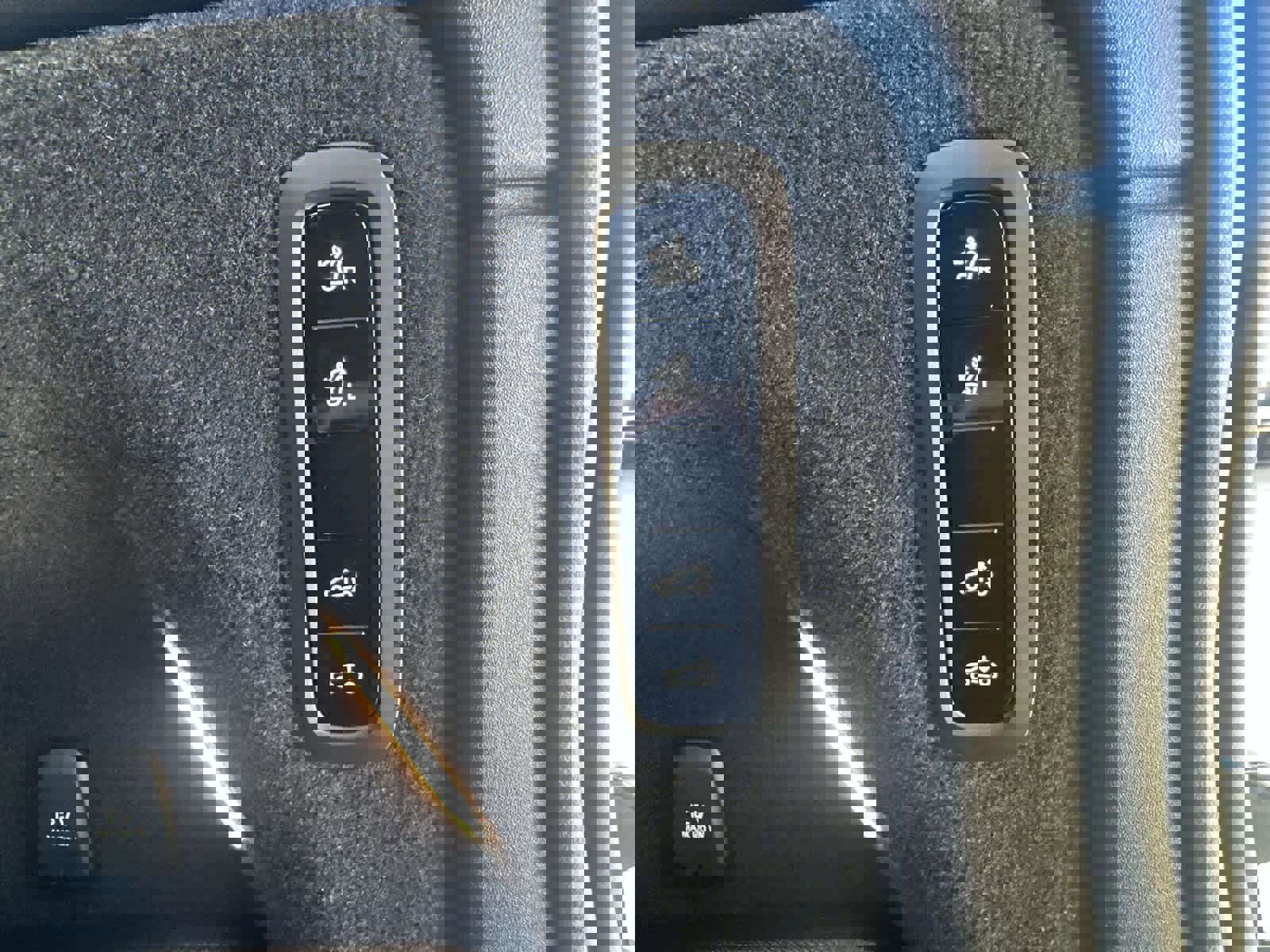 Certified 2025 Volvo EX90 Ultra w/ Protection Package Premier image 14