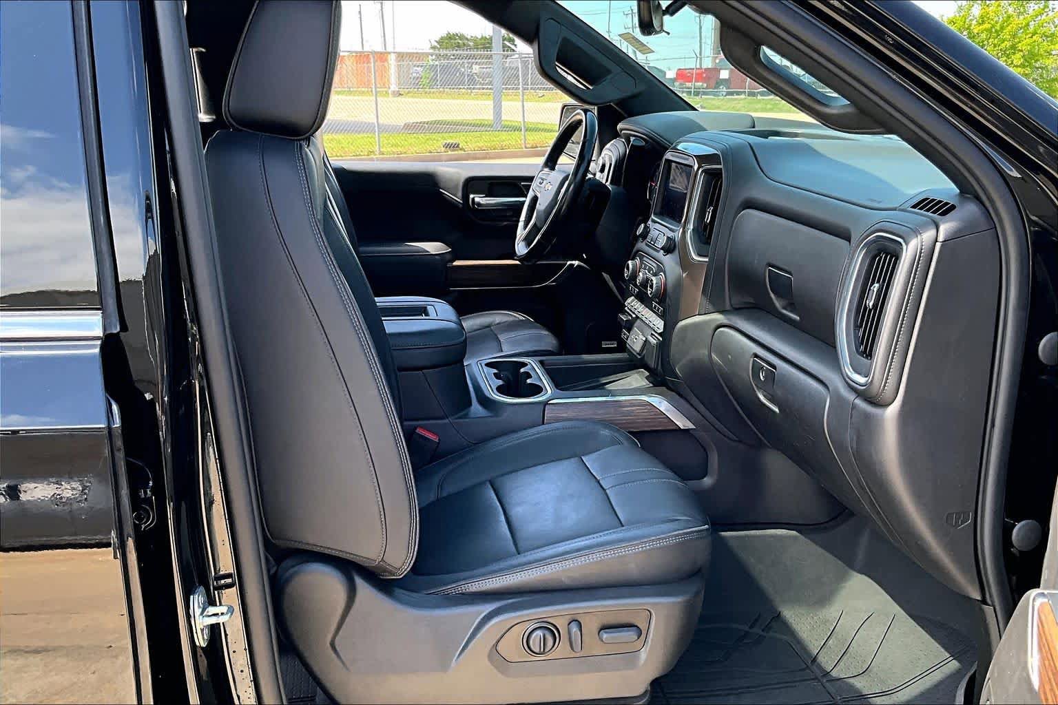 Used 2022 Chevrolet Silverado 1500 High Country w/ Technology Package AWD/4WD image 9