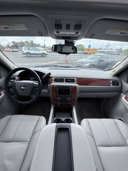 Used 2007 Chevrolet Tahoe LTZ w/ LTZ Preferred Equipment Group AWD/4WD image 25