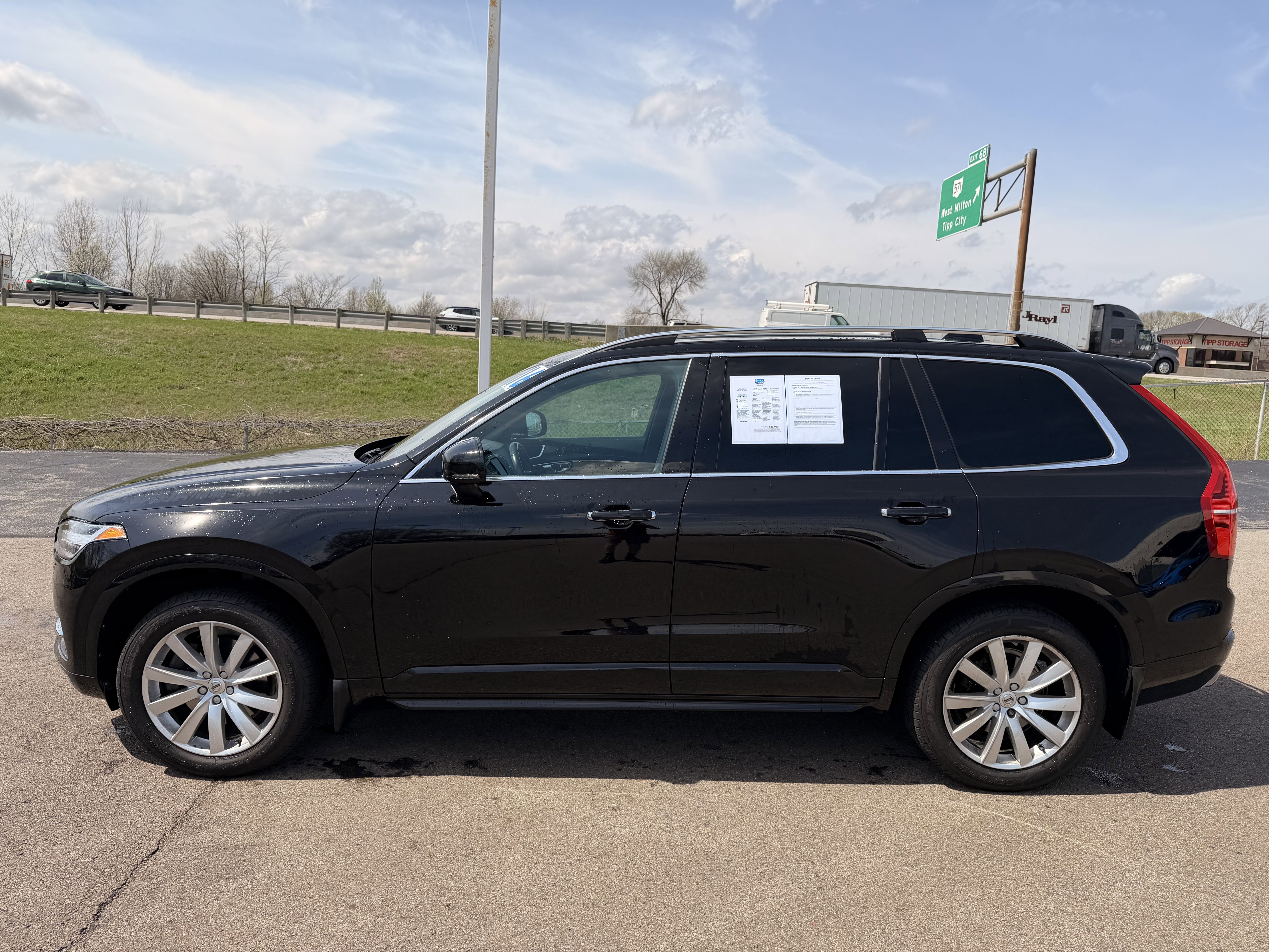 Used 2016 Volvo XC90 T6 Momentum w/ Momentum Plus Package image 6