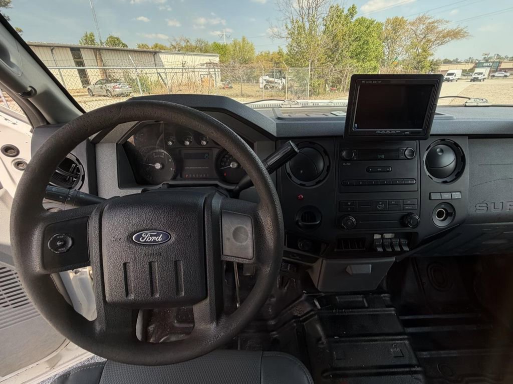 Used 2016 Ford F550 2WD Regular Cab Super Duty image 13