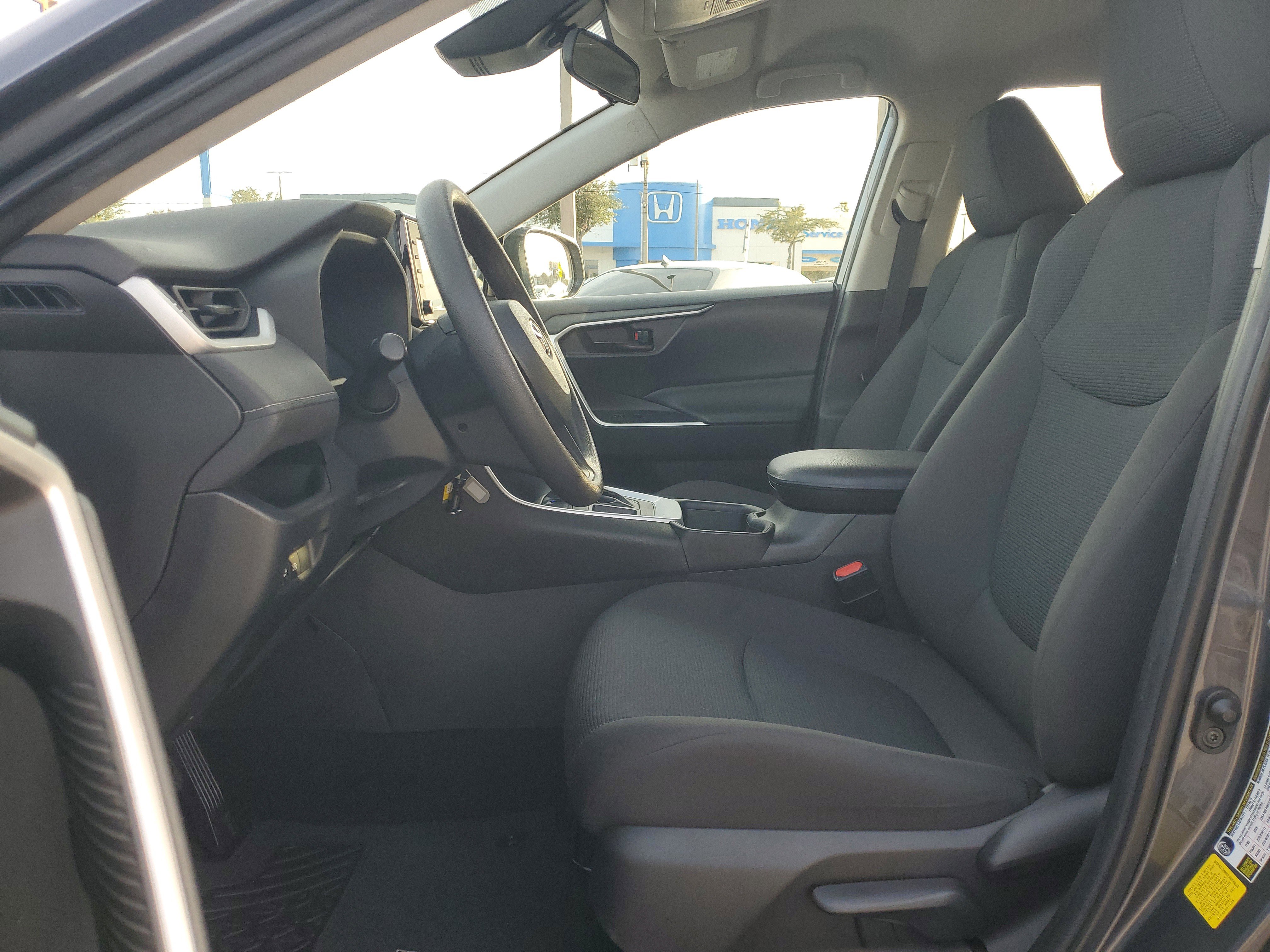 Used 2022 Toyota RAV4 LE image 13