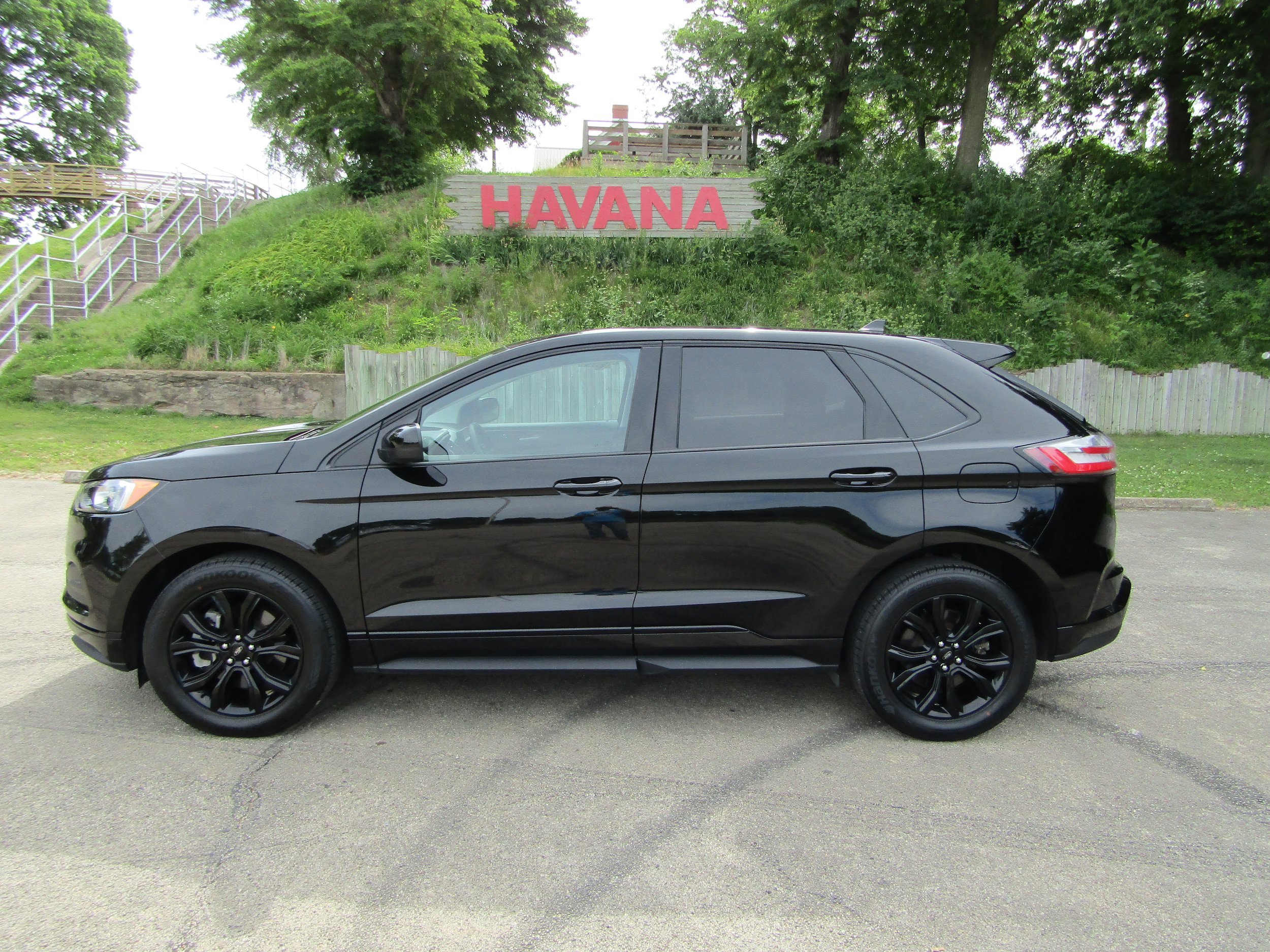 Used 2024 Ford Edge SE w/ Black Appearance Package