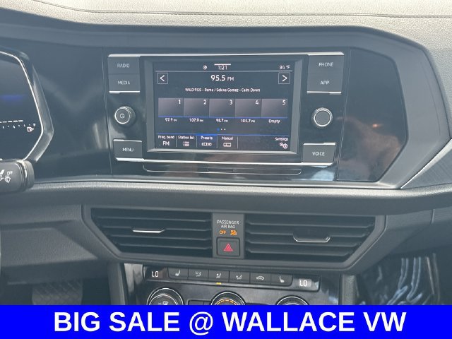 Certified 2024 Volkswagen Jetta SE w/ Panoramic Sunroof Package FWD image 19