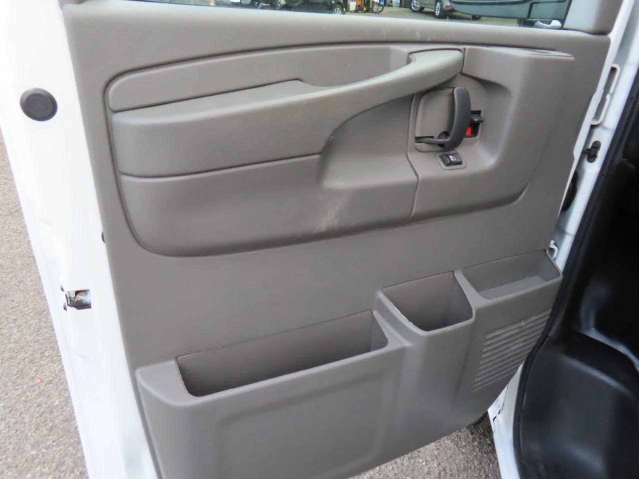 Used 2015 Chevrolet Express 2500 RWD image 10