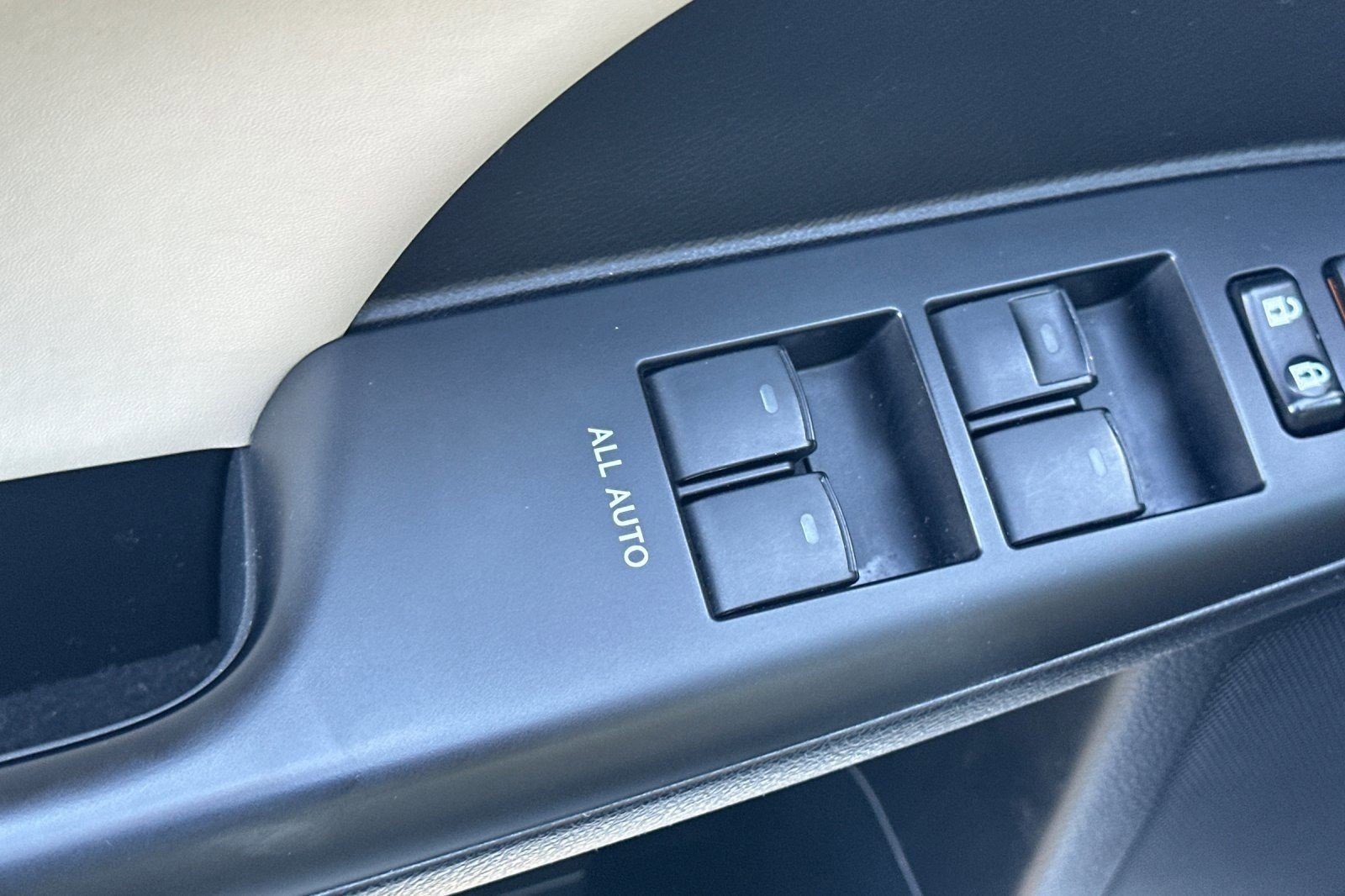 Used 2013 Lexus CT 200h image 13