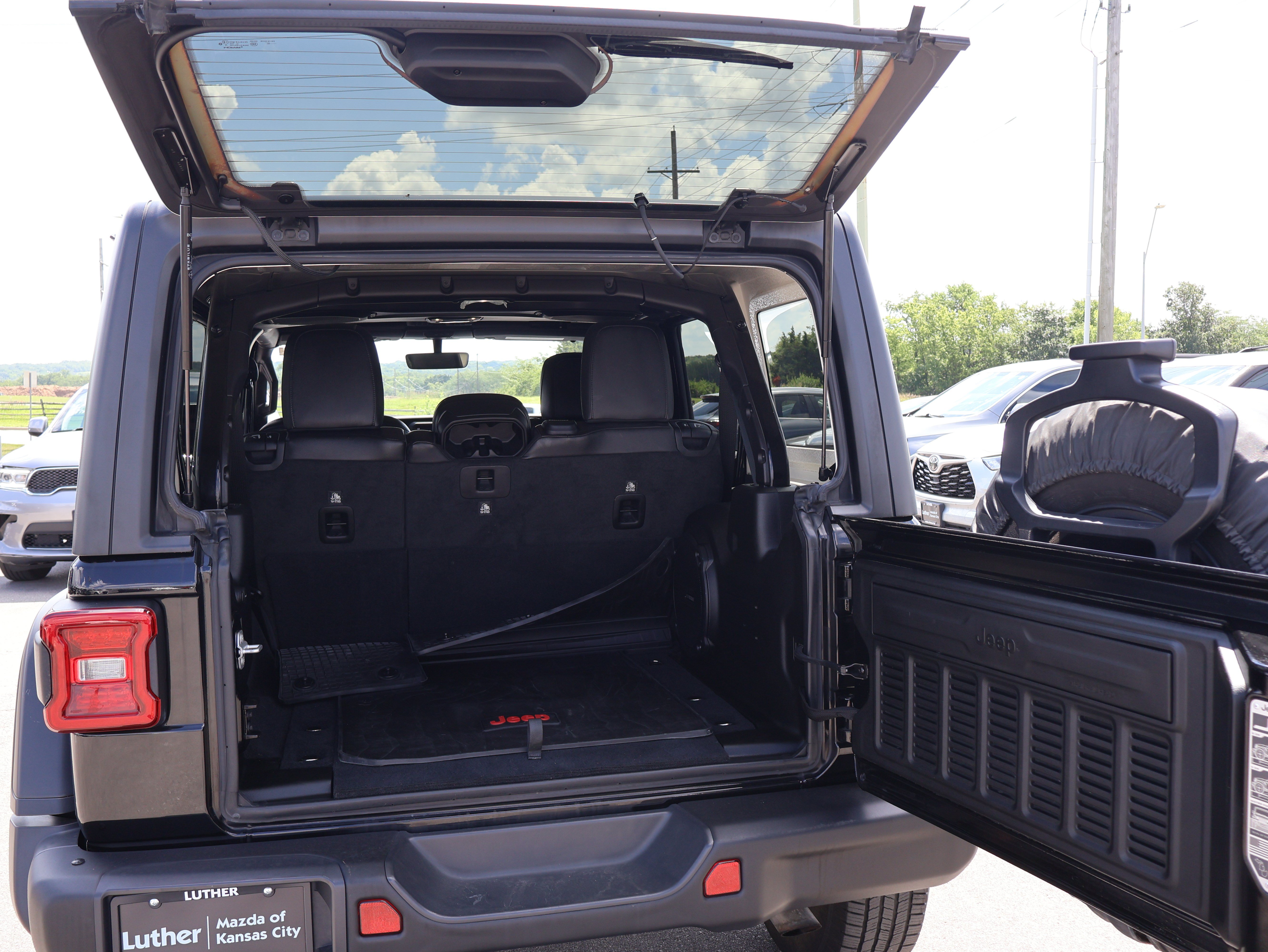 Used 2019 Jeep Wrangler Unlimited Rubicon AWD/4WD image 17