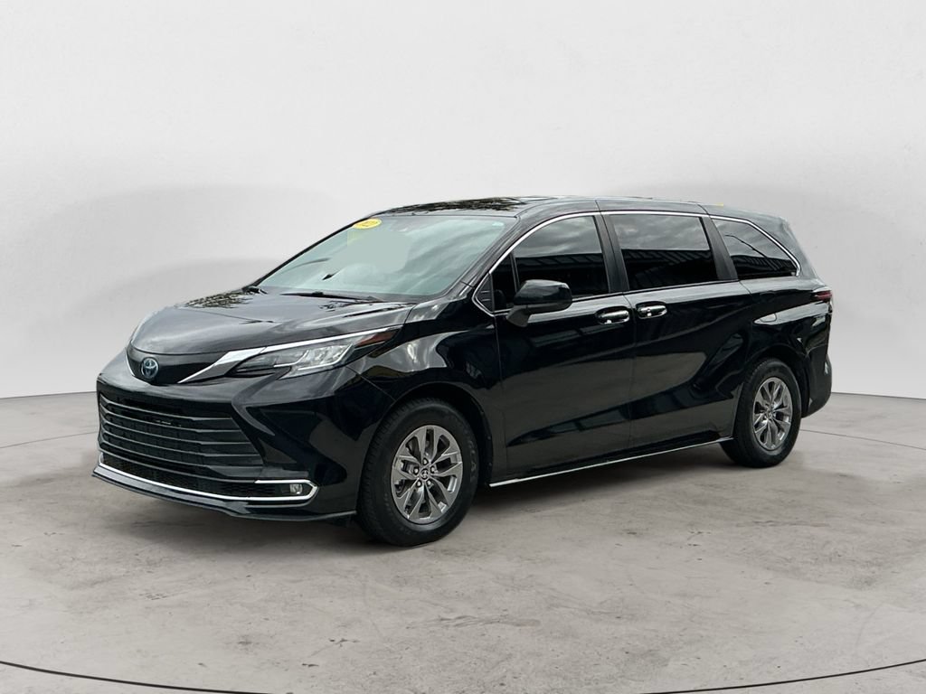 Used 2022 Toyota Sienna XLE