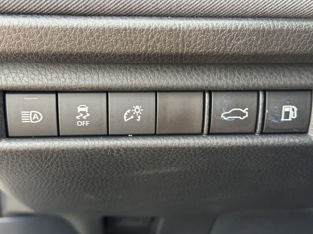 Used 2025 Toyota Camry LE FWD image 25