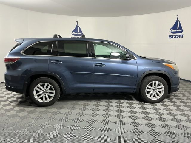 Used 2016 Toyota Highlander LE AWD/4WD image 6