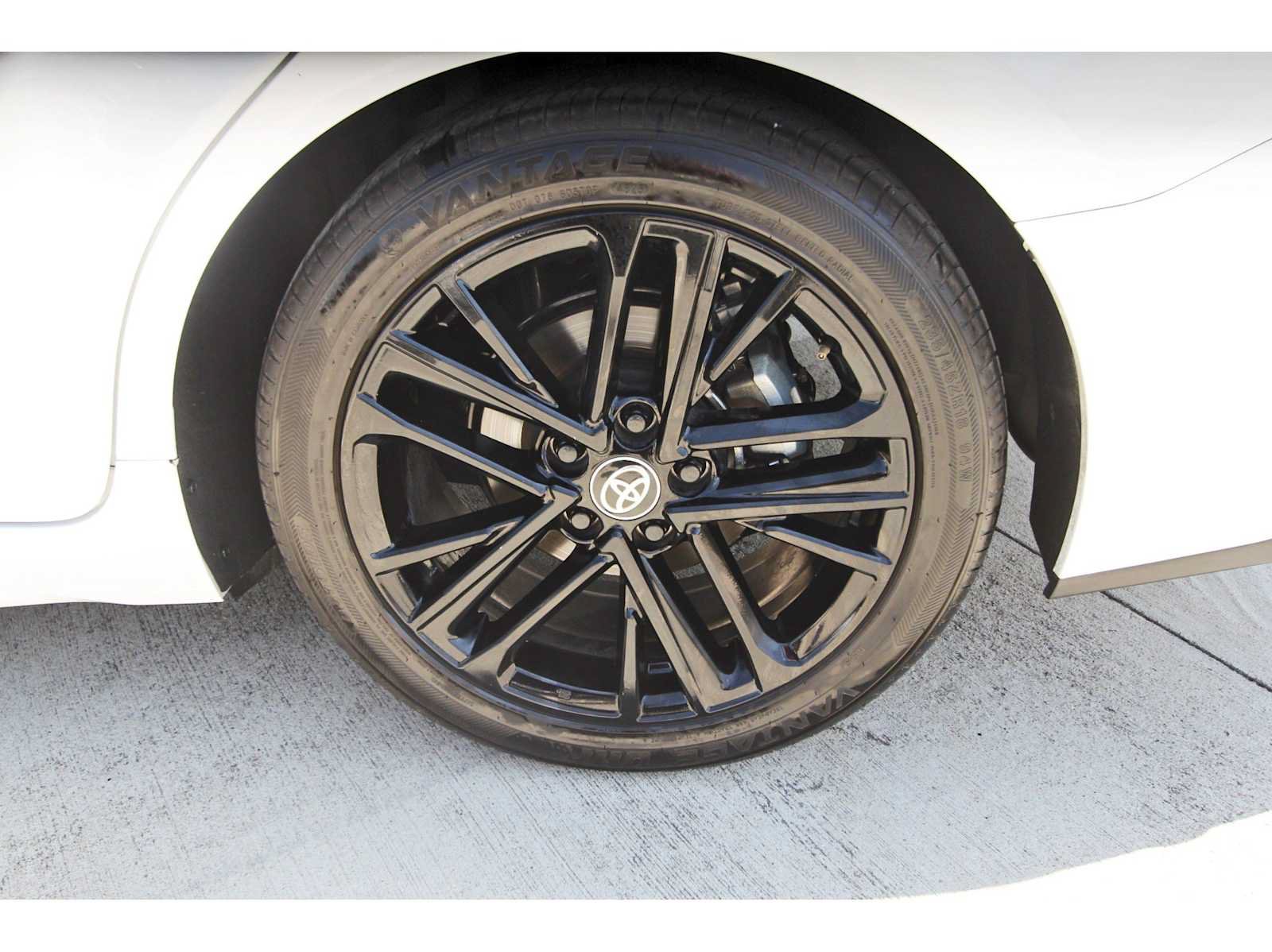 Used 2025 Toyota Camry SE FWD image 29